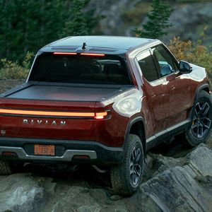 Den Rivian R1T kann man zumindest in den USA bereits kaufen.(Bild:  Rivian)