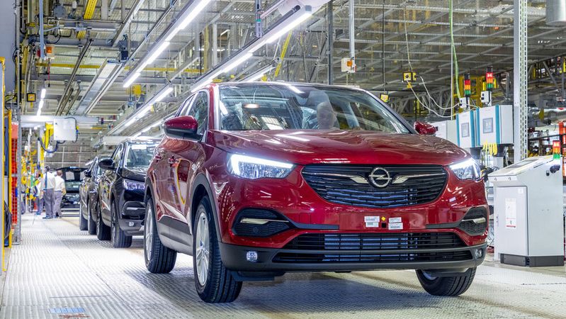 Der Versorgungsengpass bei Halbleitern hat Opel erwischt. In Eisenach wird die Produktion gedrosselt. (Bild:  Opel)