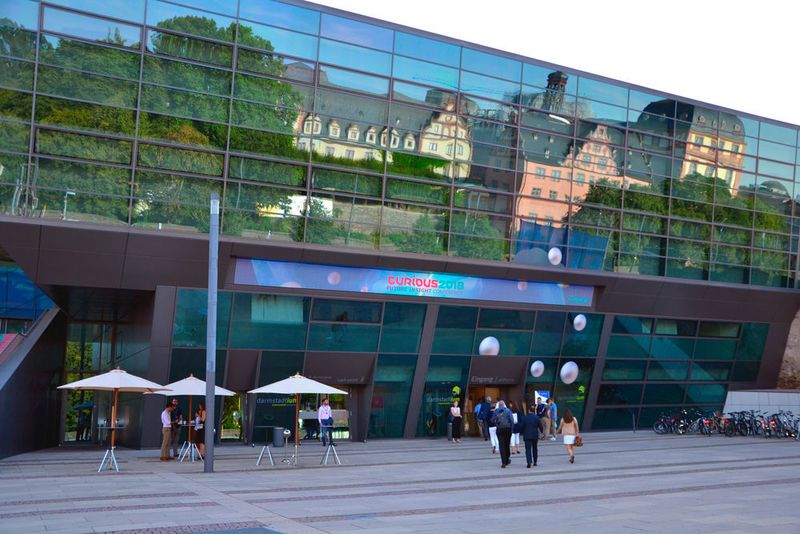 Vom 16. bis 18. Juli 2018 lud Merck erstmals zur Curious Konferenz ins Darmstadtium. (LABORPRAXIS)