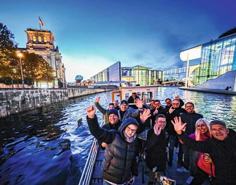 Alle im selben Boot – Stadtrundfahrt auf der Spree. (Bild: VDWF)