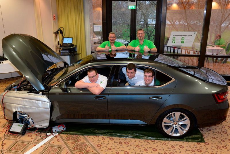 Daumen hoch: Von den Prüfern gab es viel Lob für die Serviceteams. (Foto: Skoda)