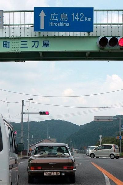 Übrigens: In Japan herrscht Linksverkehr. Mit einem linksgelenkten Fahrzeug eine nicht ganz alltägliche Herausforderung. (Mazda)