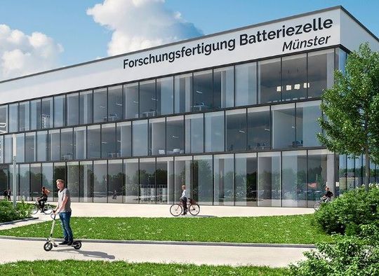 Nun rollt der Zug der Mobilitätswende ein großes Stück in Richtung langlebigerer Batteriezellen weiter. Denn Tesa und die Fraunhofer-Einrichtung FFB arbeiten künftig in diesem Sinne zusammen, was jetzt auch per Memorandum festgezurrt wurde.(Bild:  Fraunhofer FFB)