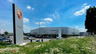 Ist seit Dezember 2020 fertig: das Porsche Zentrum Dortmund. (Bild: Seyerlein)