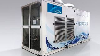 Mittels nachhaltig erzeugten Stroms kann die Anlage bis zu 800 kg grünen Wasserstoff pro Tag herstellen.   (Linde)