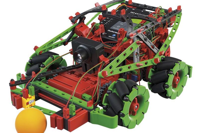Eine Besonderheit des Fischertechnik-Baukastens sind die Omniwheels, mit denen sich die Roboter in sämtliche Richtungen bewegen können. (Fischertechnik)