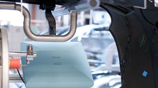 Die Funkchip-Unterstützung in der Produktionssteuerung von Stoßfängern bei Rehau hatte einen Return on Invest von nur 18 Monaten. (Bild: Rehau)