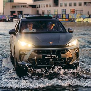 Der Name Terramar spielt leitet sich einerseits von einem Ort in Spanien ab, steht aber auch für Erde („Terra“) und Wasser („Mar“). Mit dieser Existenz zwischen den Welten spielt derzeit das Cupra-Marketing.(Bild:  Seat)