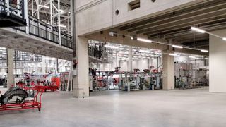 500.000 Autos sollen im neuen Tesla-Werk künftig jährlich vom Band laufen, die Batterieproduktion hat eine Kapazität von 50 GWh. (Bild: Christian Otto)