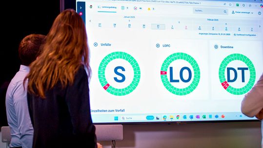 Simon Leutz und Daniela von Hunefeld, Standortleitung, DSFP Charlottenburg(Bild:  , Bayer)