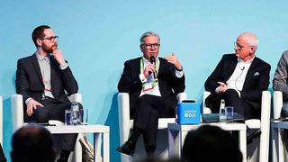 Auch in diesem Jahr bot die conhIT wieder reichlich Raum für den Informationsaustausch. diese Runde diskutiert die Digitalisierung aus der Sicht des Krankenhauses (Messe Berlin)