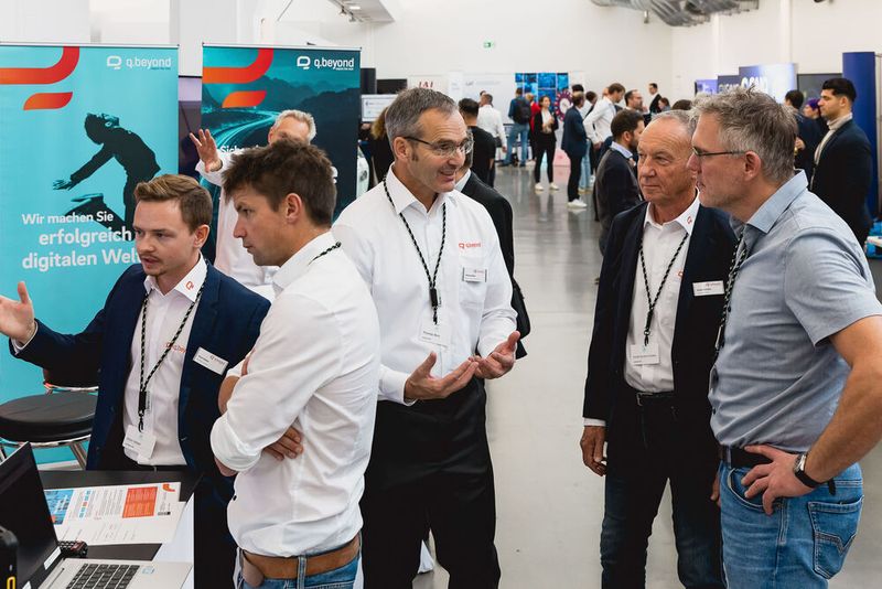 Konstruktion meets Produktion: Während der Pausen fand in der gemeinsamen Ausstellung der beiden Foren reger Austausch statt.  (Bild: Stefan Bausewein/VCG)