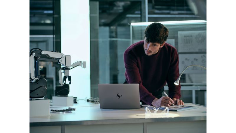 Das HP ZBook 8 ermöglicht Architekten und Ingenieuren, komplexe Workflows mit mehreren Softwareprogrammen auszuführen (Bild:  HP)