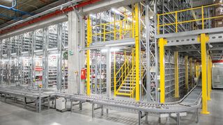 Unter dem Namen Meta-ILS bietet der Arnsberger Lagertechnikspezialist individuelle Lösungen im Bereich der Lagerautomatisierung inklusive Fördertechnik an – wie hier bei Ananas E-Commerce im serbischen Belgrad. (Bild: Meta)