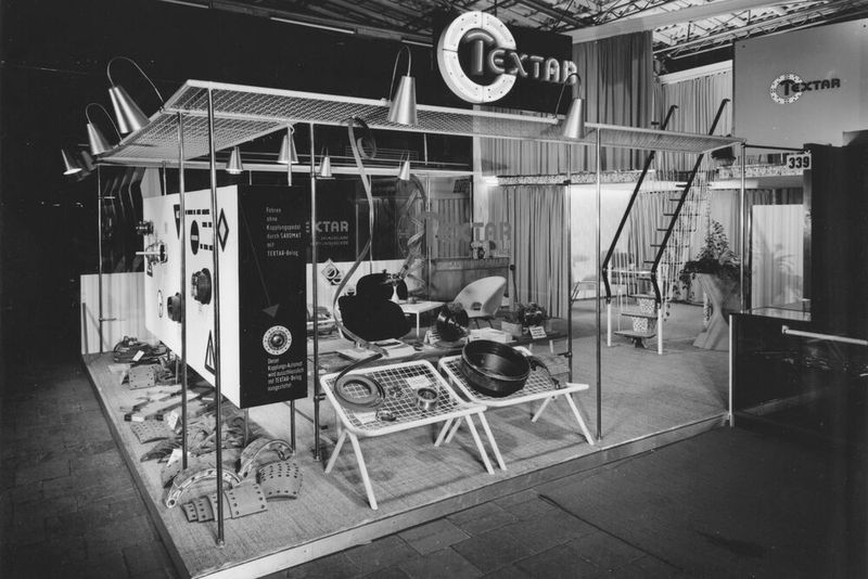 Schon einst obligatorisch: die entsprechenden Auftritte auf Fachmessen (Bild: Textar)