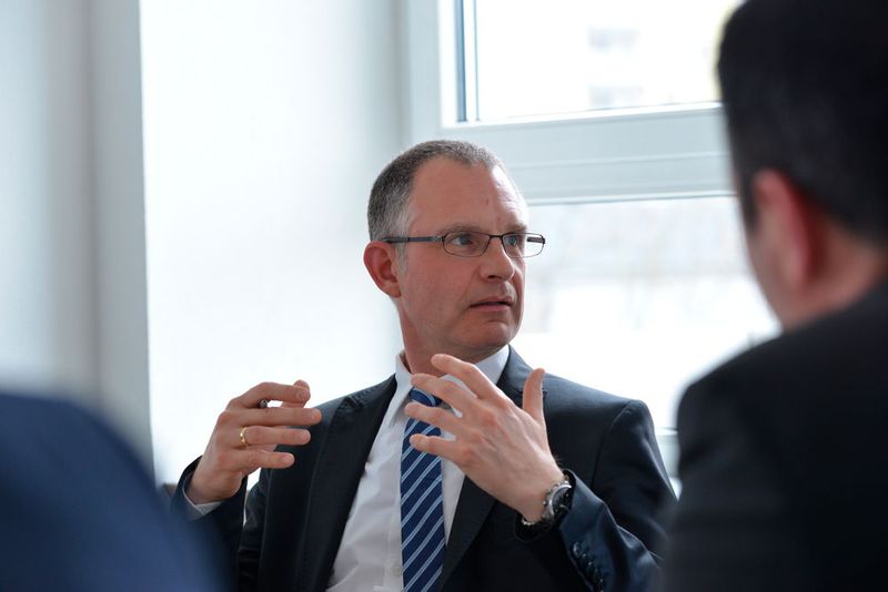 „Oft ist es Maschinenbauern gar nicht bewusst, dass sie mit den bei ihnen installierten SPS eine offene Datentür im Betrieb haben“, berichtet Frank Jablonski. (Bild: Vogel Business Media / Johannes Untch)