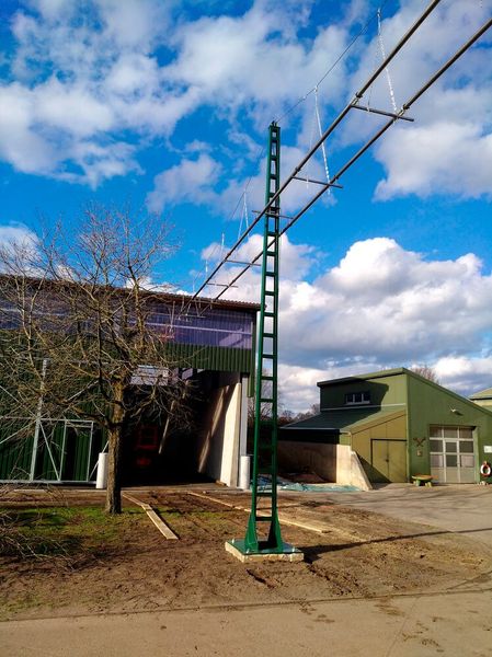 Der Weg der Förderleitung zwischen Trocknungsanlage und Lagerhalle in Soltau beträgt etwa 65 Meter. (Bild: Wessjohann)