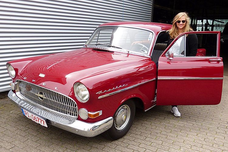 Eine würdige Teilnehmerin wäre auch Julia Kuhfuß gewesen. Ihr automobiles Schätzchen ist ein Opel Kapitän. (Foto: privat)