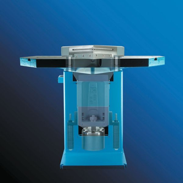 3-Punkt-Präzisionsführungssystem und der robuste Aufbau der Ausklink- und Stanz-Hubeinheit. (Boschert)