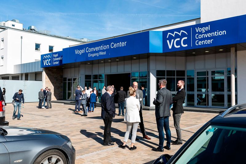 Das schöne Wetter lockte zwischendurch auch immer mal nach draußen. (Bild: Stefan Bausewein)