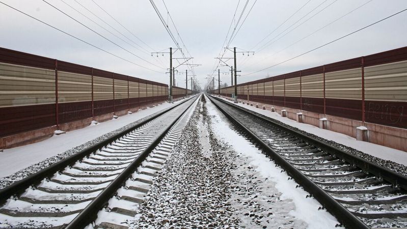 Leere Schinenwege: Der Ausfall des Bahnfunks GSM-R sorgte in ganz Deutschland für Chaos. Experten des VDE drängen auf eine schnelle Erneuerung der Infrastruktur.(Bild:  frei lizenziert /  Pixabay)