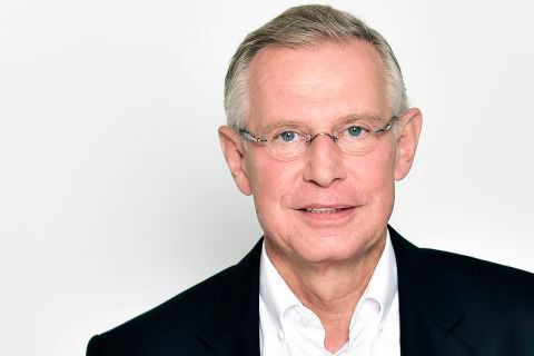 Die Schlemmer Gruppe beruft Dr. Karl Krause zum 1. Oktober 2018 zum neuen Chief Executive Officer. Er folgt auf Josef Minster, der seinen Posten als CEO Ende des Monats im gegenseitigen Einvernehmen niederlegen wird.  Karl Krause war von 2007 bis Juni 2018 für Kiekert tätig, einem Hersteller von automobilen Schließsystemen. Zuvor arbeitete er von 2002 bis 2007 als Vice President Manufacturing und als Geschäftsführer des amerikanischen Automobilzulieferers Visteon, wo er die strategische Neuausrichtung verschiedener Unternehmensbereiche verantwortete. Weiterhin hatte Karl Krause operative Führungspositionen bei TRW Automotive, heute Teil von ZF Friedrichshafen, sowie bei ITT Automotive und Brose inne.  (Schlemmer)