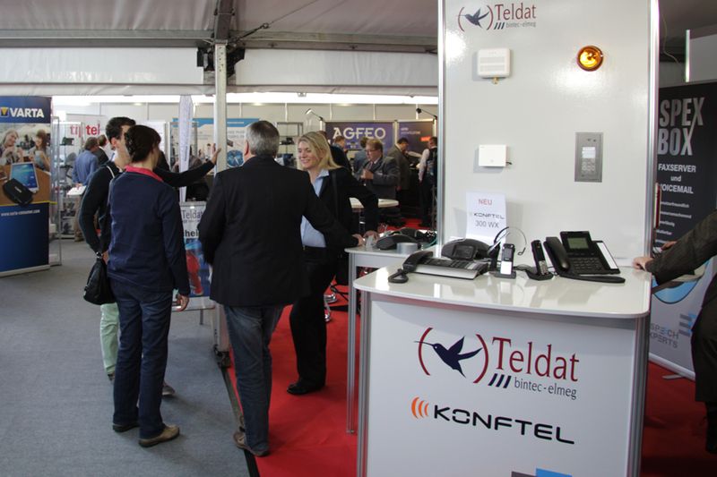 Gut beraten an der Lösungsinsel von Teldat, Speech Experts und Konftel (Bild: Michael Telecom)