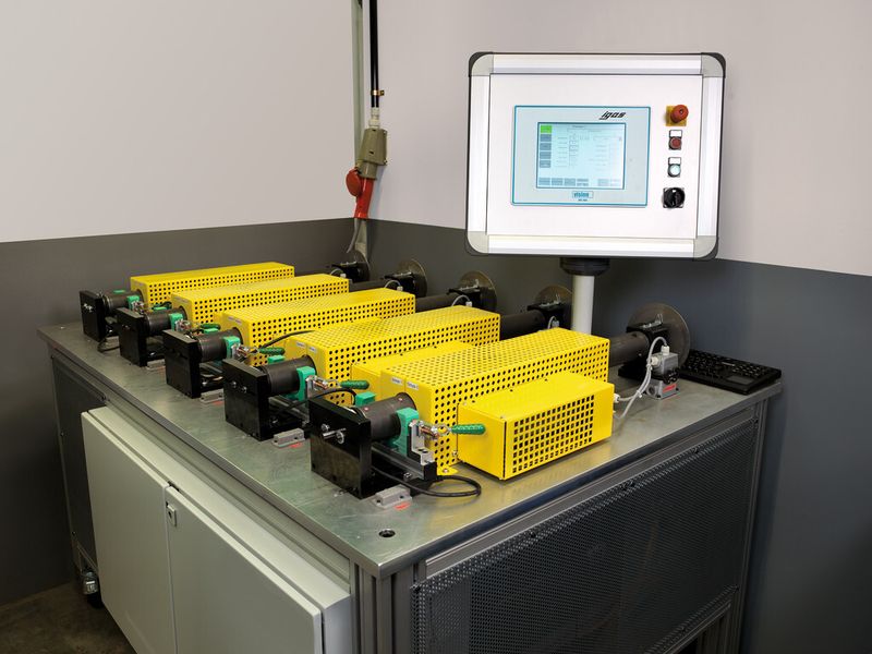 Geiger hat den Anspruch, dass die Antriebe 20 Jahre lang problemlos arbeiten. Der Prüfstand ist eine der Maßnahmen für hohe Qualität. (Merkel)