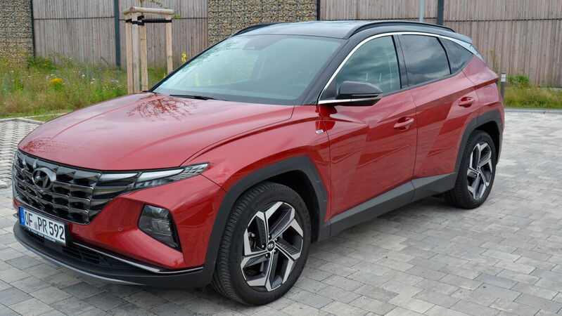 Beim neuen Hyundai Tucson entschied sich der koreanische Autobauer gegen ein Facelift. Das für die Marke wichtige Mittelklasse-SUV wurde komplett erneuert.