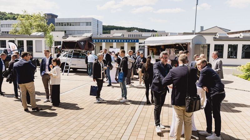 Auch das Außengelände war rege besucht. (Stefan Bausewein)