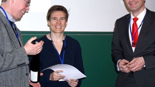Preisverleihung am 1. März 2017 in Leipzig: DGZ-Geschäftsführer Prof. Thomas Magin, Preisträgerin Dr. Sara Wickström, Binder-Außendienstmitarbeiter André Bachmann (v.l.n.r.) (Binder)