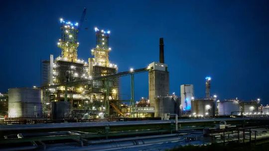 The Gelsenkirchen refinery primarily manufactures fuels for vehicles and aircraft, processing roughly 12 million tonnes of crude oil per year. (Source:  BP)