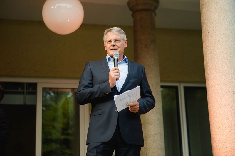 Berend Haber, Gründer der 3C, eröffnete die Feierlichkeiten mit einem Willkommensgruß. (3C)