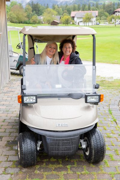 Danke an Manu und Ingrid vom GC Ruhpolding für die tolle Organisation. (Bild: © Hans Breitenfellner (hochzeit-in-bildern.de))