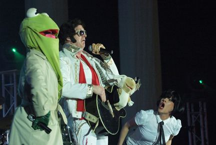 Ließen die Puppen tanzen: Muppets-Ensemble mit Elvis. (Archiv: Vogel Business Media)