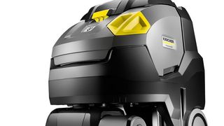 Kärcher erweitert sein Angebot handgeführter Scheuersaugmaschinen um ein weiteres Modell, das mit dem neuartigen Lenkkonzept Kart ausgestattet ist. (Kärcher)