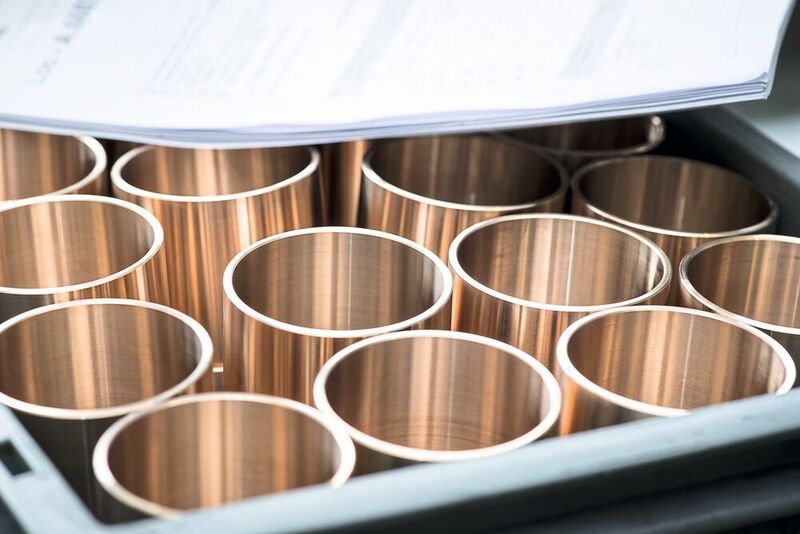 Die geprüften Gleitlager gehen inklusive Prüfprotokoll in den Versand.  (Thomas Entzeroth)