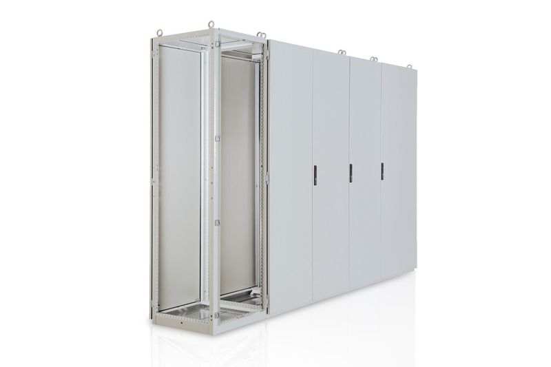 Häwa bietet in vier Abstufungen (A–D) unterschiedliche Schaltschränke, je nach Anforderungsprofil. Der Anreihschrank des Typs H 395 mit KF1000 RD Kühlgerät zeigt einen Schrank der Version A: ein Produkt aus dem klassischen Lager- und Katalogprogramm. Eine Individualisierung nimmt der Anwender selbst vor. (Bild: Häwa)