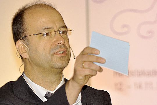 ZDK-Hauptgeschäftsführer Dr. Axel Koblitz moderierte die Veranstaltung am Samstag in gewohnt lockerer Form. (Archiv: Vogel Business Media)