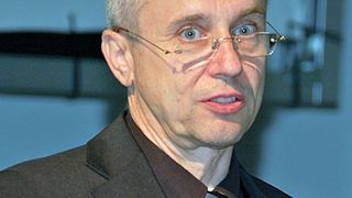 Dr.-Ing. Günter Ullrich, Vorsitzender des Fachausschusses FTS der VDI-Gesellschaft Produktion und Logistik, präsentierte Referenten aus unterschiedlichen Branchen. Bild: Maienschein (Archiv: Vogel Business Media)