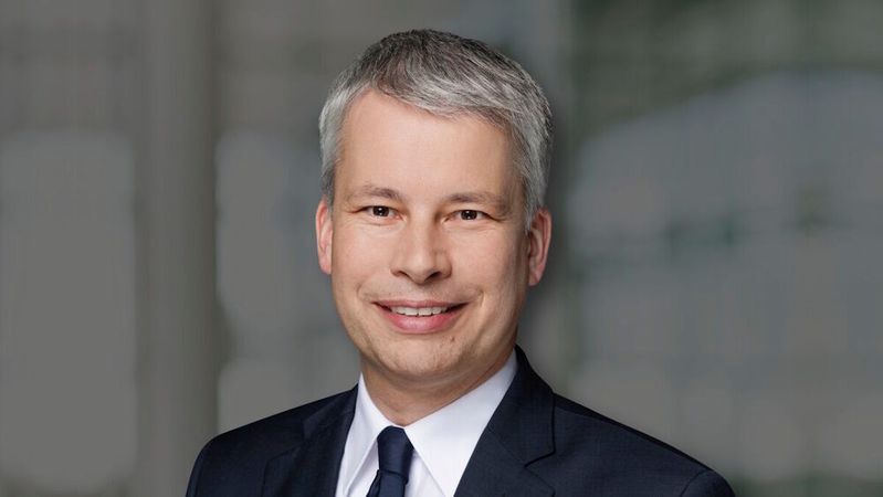 Der neue Bundesverkehrsminister Steffen Bilger sieht keinen Bedarf für eine weitere Elektroauto-Förderung.(Bild:  BMV)