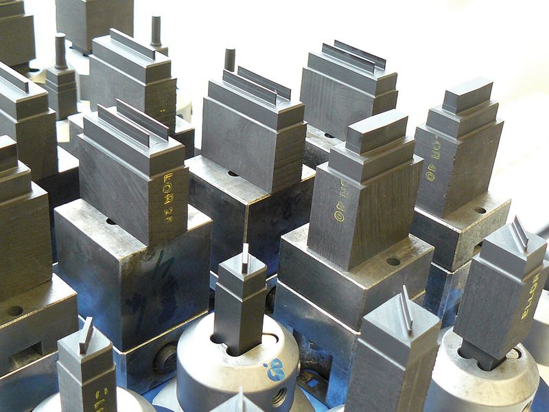 In 2008, the tool production department at Escha switched completely to graphite electrodes. (Source: OPS-Ingersoll)