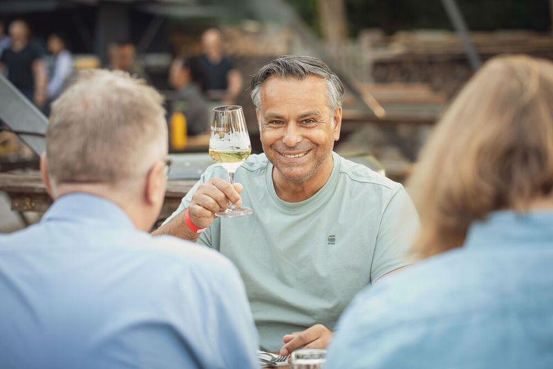 Anwenderkongress Steckverbinder 2023: Die Abendveranstaltung am Dienstag auf dem Nikolaushof mit Blick über Würzburg. (Bild: Stefan Bausewein)