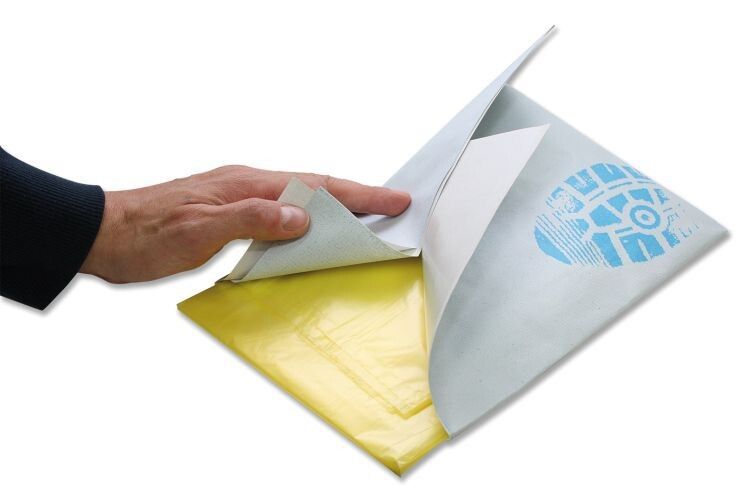 Die Fußmatte ist gleichzeitig die Umverpackung, so entsteht kein unnötiger Müll. (Foto: Heni)