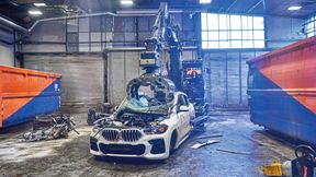 Mindestens die Hälfte der Materialmasse von BMW-Altfahrzeugen wäre mit geeigneten Prozessen für Neuteile nutzbar. (Bild: BMW)
