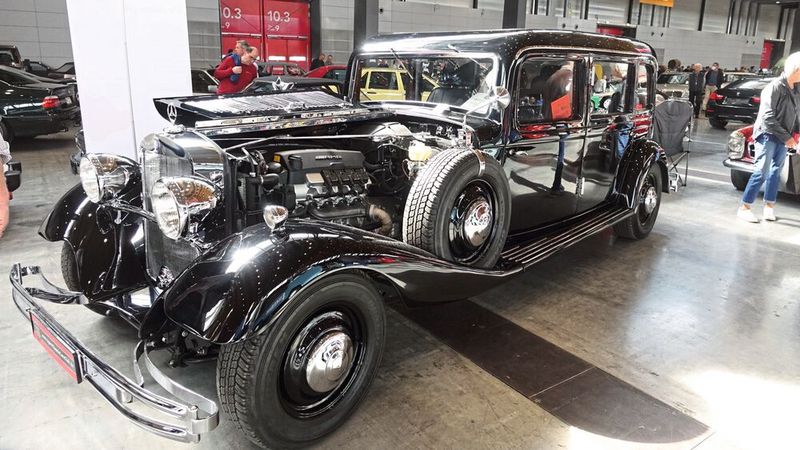 Definitiv das Heftigste, was den meisten bislang in Sachen „Restomod“ untergekommen sein dürfte: Mercedes 770-Karosse mit komplettem Unterbau einer AMG-M-Klasse. (Bild: Dominsky/»kfz-betrieb« )