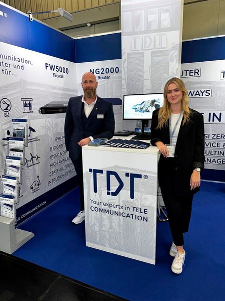 Thorsten Skotnica und Sarah Nichifor (TDT) sind Profis, was Telekommunikation angeht. (Bild: Vogel IT-MEDIEN)