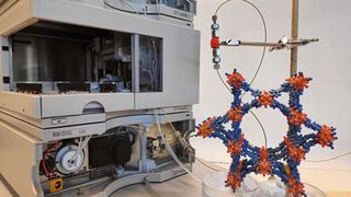 3D-Modell eines MOF vor dem Enzym-MOF-Durchflussreaktor im Labor am Institut für Funktionelle Grenzflächen des KIT. (Dr. Raphael Greifenstein, KIT)