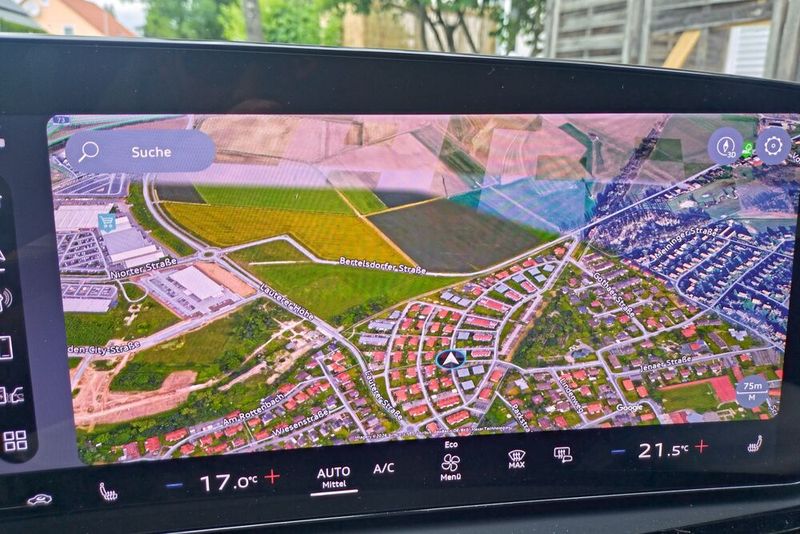 Das Kartenmaterial ist sicher in den meisten Fällen aus verschiedenen Bildern zusammengesetzt. Beim Audi A5 ist es allerdings ein bunter Mix von unterschiedlichen Farben und Kontrasten. (Bild: Sven Prawitz/Vogel Communications Group)