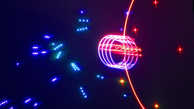 Der SwissFEL ist ein Röntgenlaser und wird, wie kann es auch anders sein, mit einer Lasershow inauguriert. (Sergio Caré / VBM)
